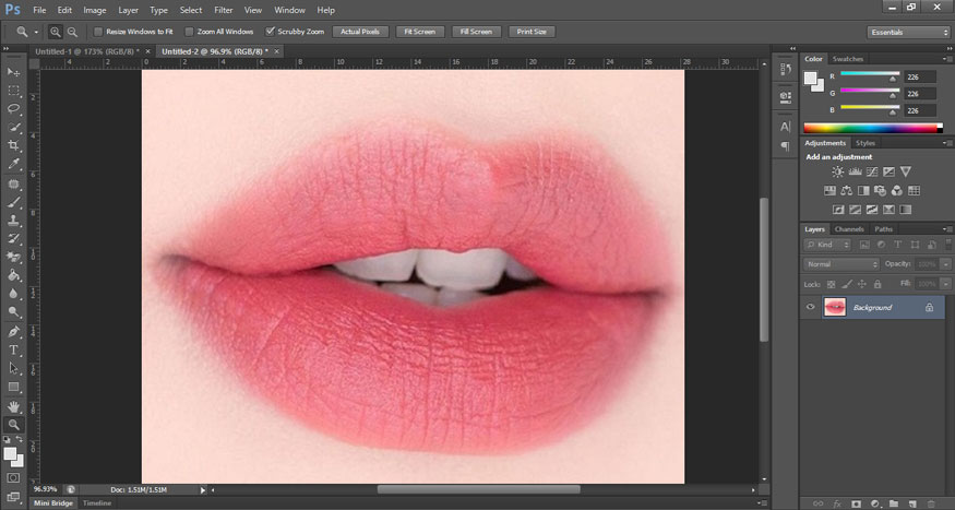 Open the photo you need to change the lip color in Photoshop.