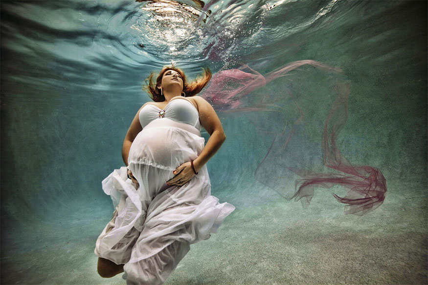 Underwater maternity photography concept