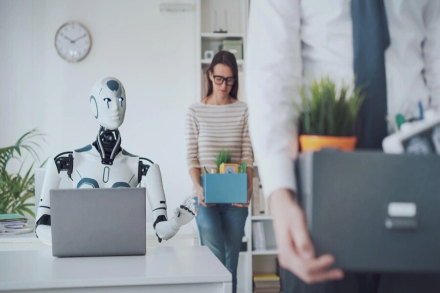 The Decline of the 'Big Staff' Model and the Turning Point of the AI Economy