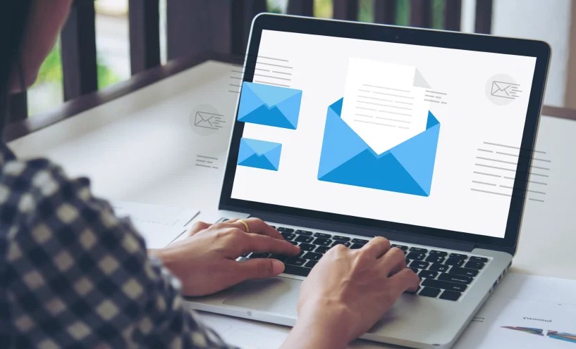 What are CC and BCC? How to distinguish and apply them in real emails